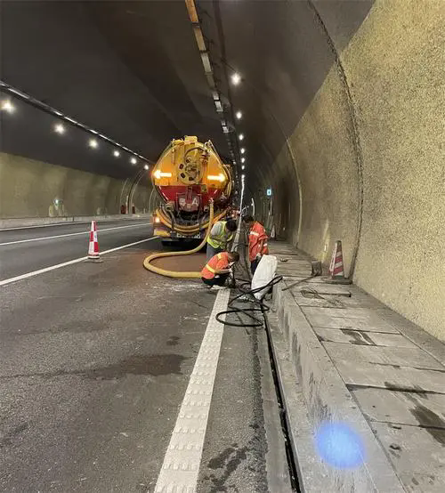 商洛隧道排水渠清淤